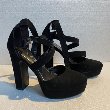 Schuhe mit hohem Absatz