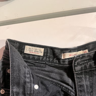 Pantalon levi’s noir taille 25