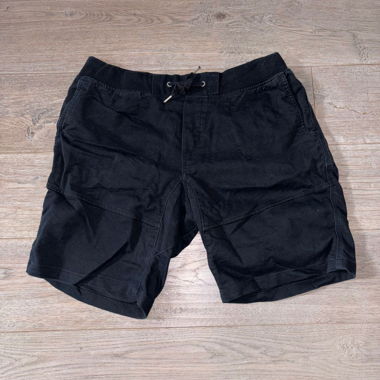 Schwarze H&M Divided Shorts Gr. L