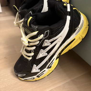 Off-White black/yellow sneakers