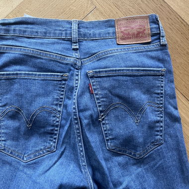 Levi’s Mile High Super Skinny jeans size 26/32