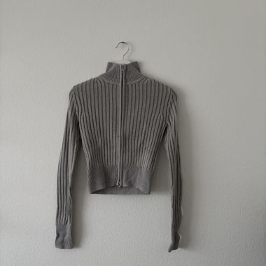 Zip sweater