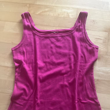 pink top