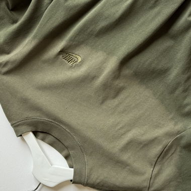 T-shirt Nike mini logo in olive washed
