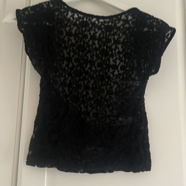 Haut en dentelle noir dos nu