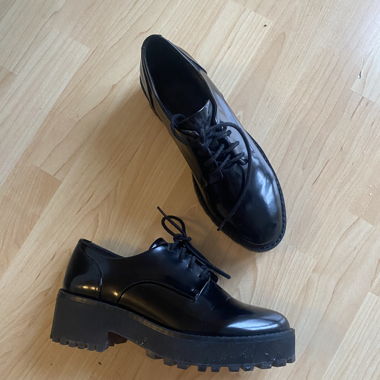 fake leather shoes