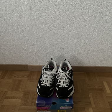 Skechers