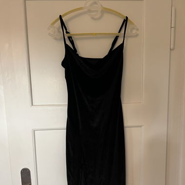 Schwarzes Kleid 