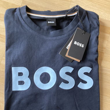 NEU! Boss T-Shirt in Dunkelblau
