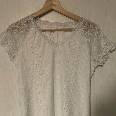 Weisses shirt 