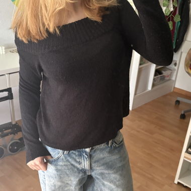 Schwarzes Off-Shoulder Top