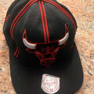 Mitchell & Ness Cap schwarz rot