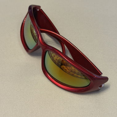 Rote Sonnenbrille