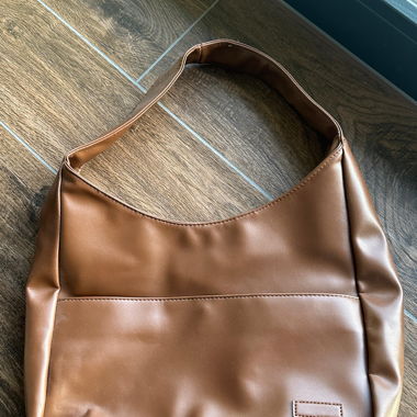 Sac à bandoulière marron en similicuir