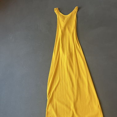 Long yellow backless dress