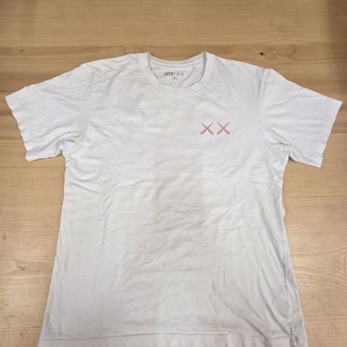 T-shirt Kaws x Uniqlo
