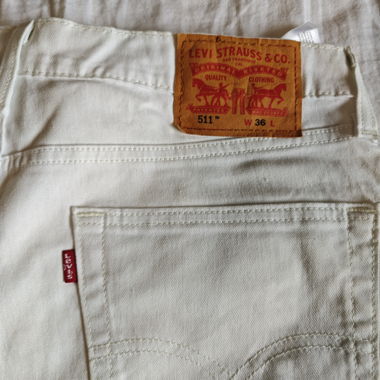 Levi’s 511 Herren Jeansshorts Weiss W36