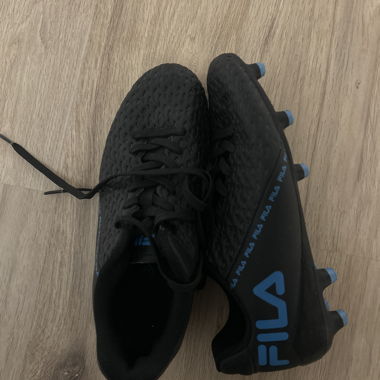 Schwarze Fussballschuhe 