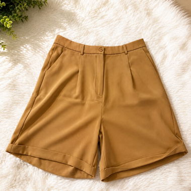 Short beige elegante