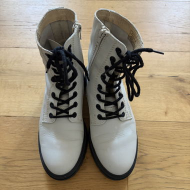 White/Beige Leather Ankle Boots