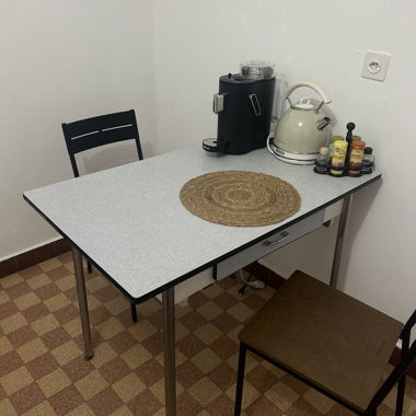 Tavolo da cucina vintage in Formica con cassetto