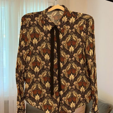 Patterned long sleeve 70s blouse