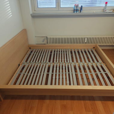 Bettgestell mit Lattenrost