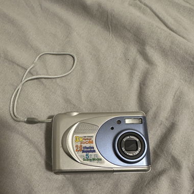 Nikon  Coolpix2000