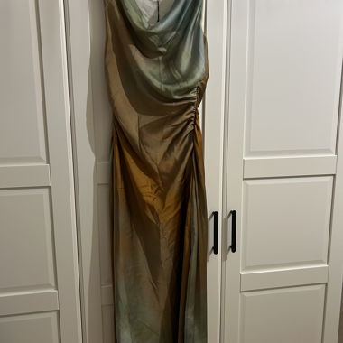 Kleid von Zara *NEU*