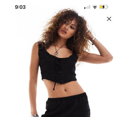 Jupe noire en dentelle