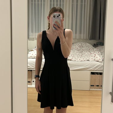 Schwarzes Mini Kleid in sehr gutem Zustand 