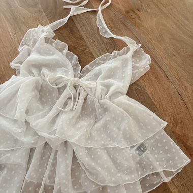 Top bianco con balze