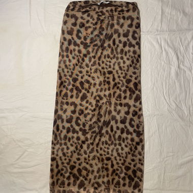 Jupe midi Zara à motif léopard