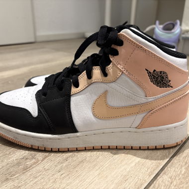 Air Jordan 1 Mid