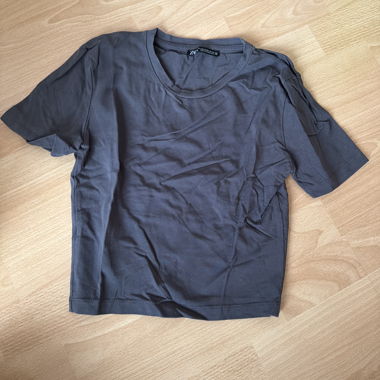 T-shirt grigio scuro