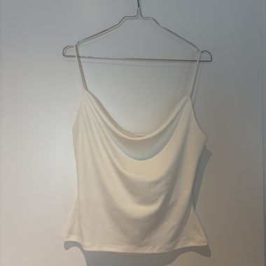 Low cut top
