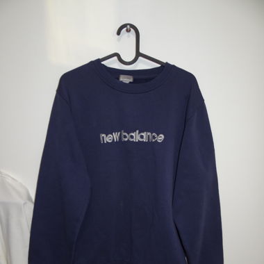new balance crewneck sweater pullover(small stain)
