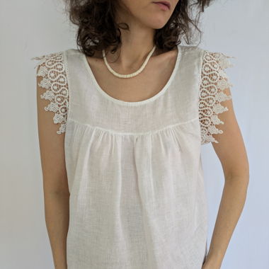 Schöne Bluse mit Stickerei Gr S