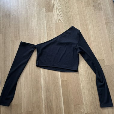 Top asimmetrico nero SHEIN taglia M