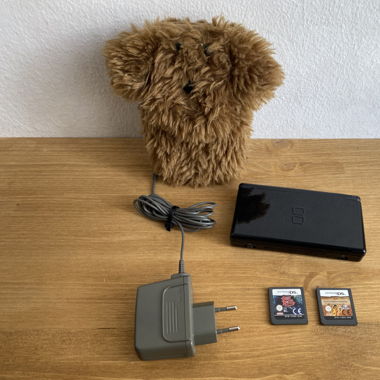  Nintendo DS Lite Schwarz mit 2 Spielen u. Zubehör