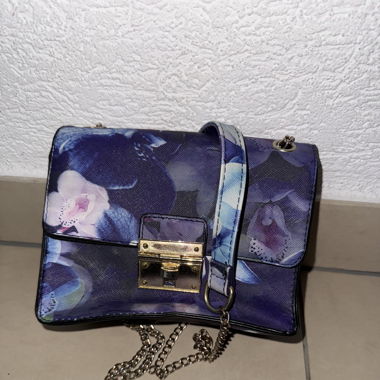 Sac mauve à fleurs