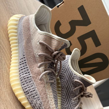 Yeezy 350 V2 Ash Pearl