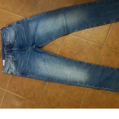 Levi’s jeans never worn