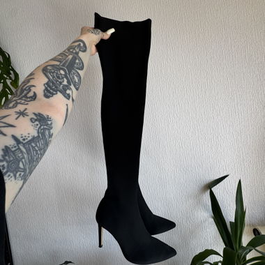 Schwarze Stiletto-High-Heel-Boots bis zur Oberschenkelmitte