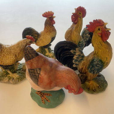 Figurines coqs et poules
