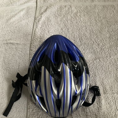 blau-grauer fahrradhelm marke aerogo