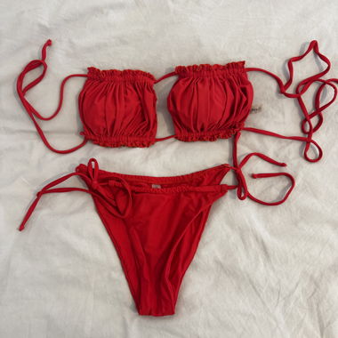 5 Bikinis / Badeanzüge
