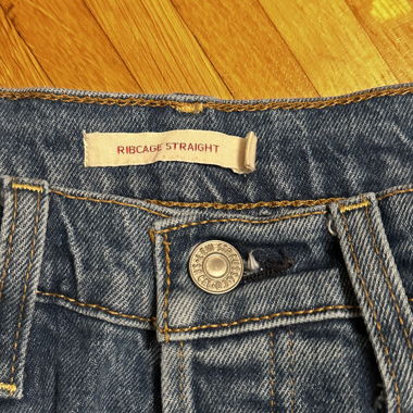 Levi's Ribcage W25 L29