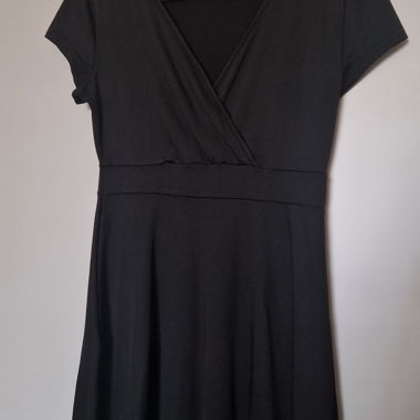 Schwarzes Wickelkleid