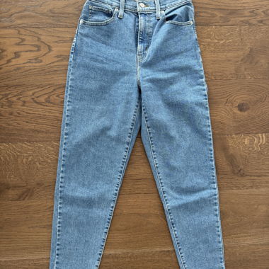 Levi's High Waisted Mom Jeans Gr. 27